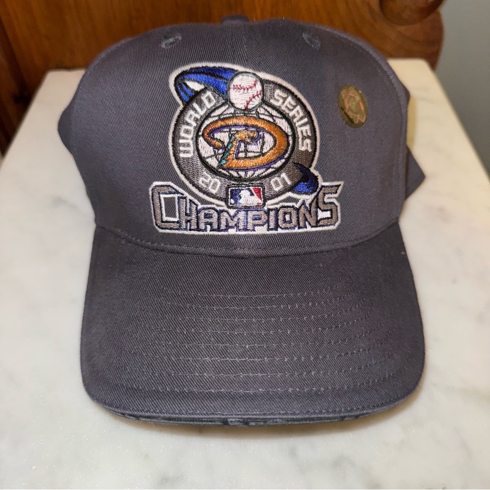NWT Diamondbacks 2001 World Series Champions New Era Gray Cap